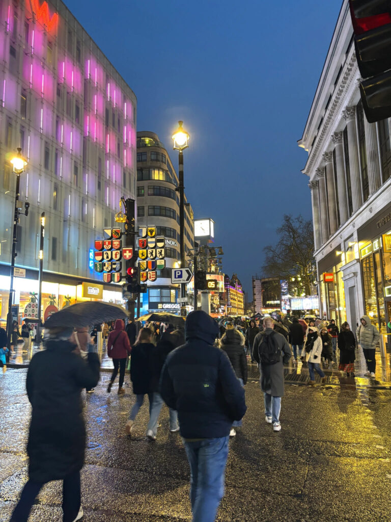 ロンドン中心部のレスタースクエア(Leicester Square)