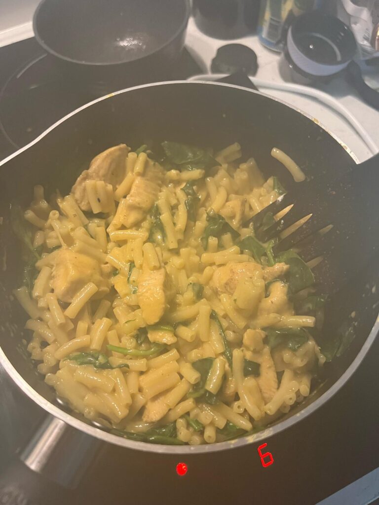 自分で作ったマカロニチーズ