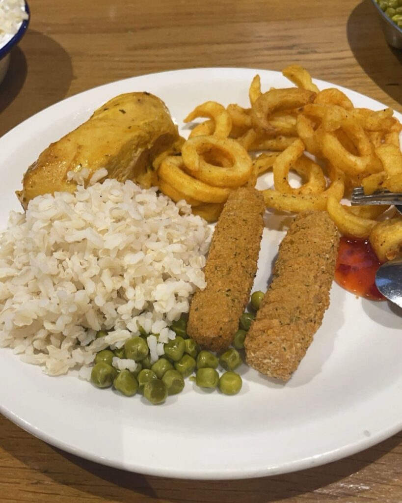 寮の食堂で出された夜ご飯