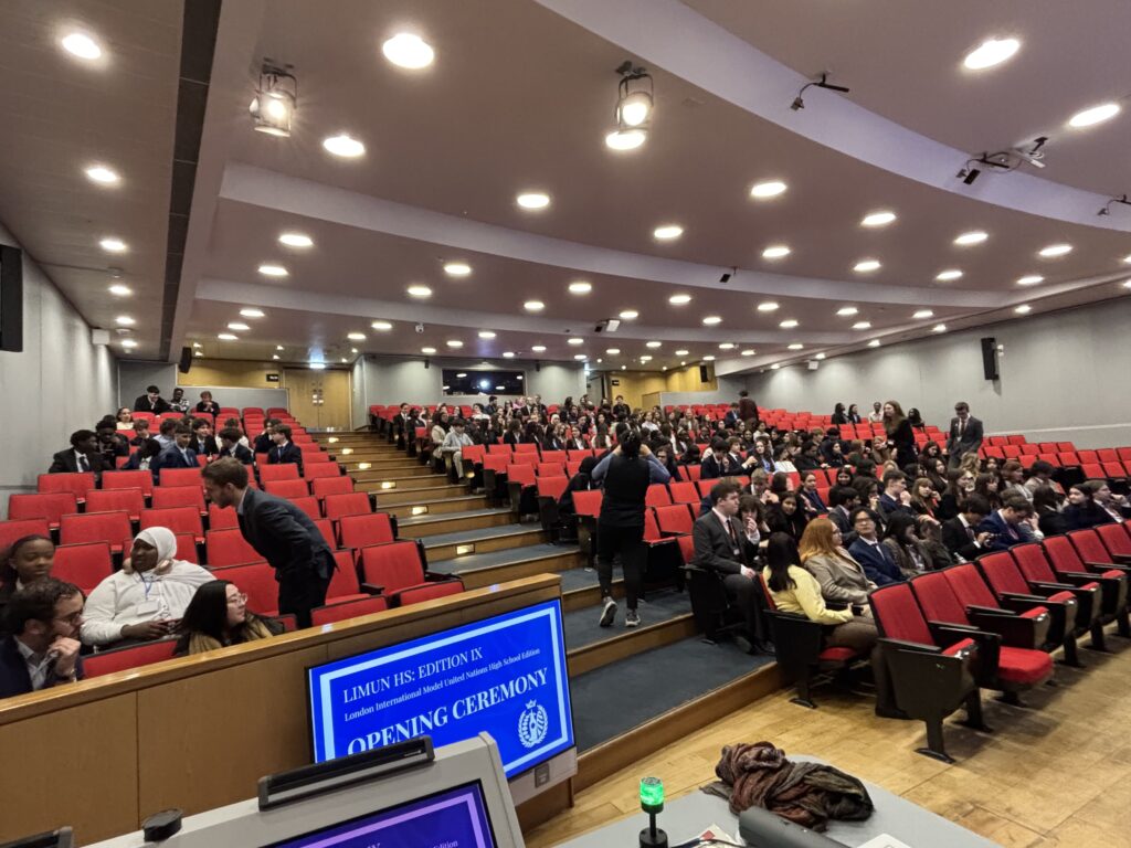 開会式前の様子