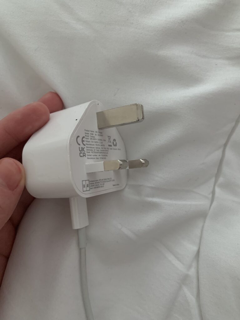 イギリスのプラグと変換プラグの使い方