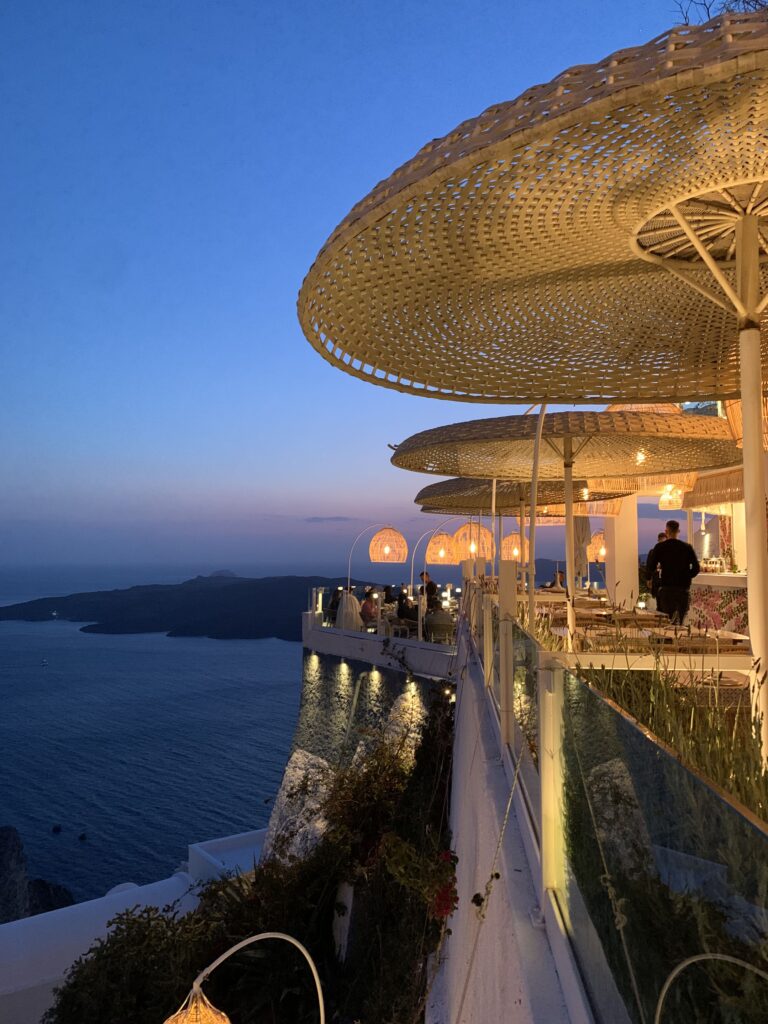 ギリシャにあるサントリーニ島に行ったときに訪れたレストラン