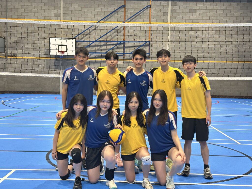 一緒にバレーボールに打ち込んだ仲間たちと