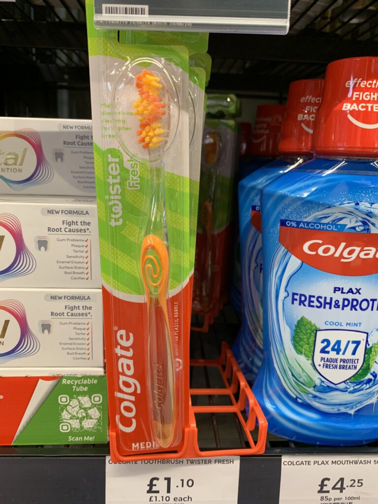イギリスのスーパーで販売されている歯ブラシ