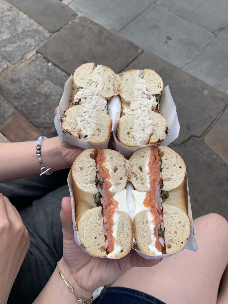 上がchicken salad、下がsmoked salmon