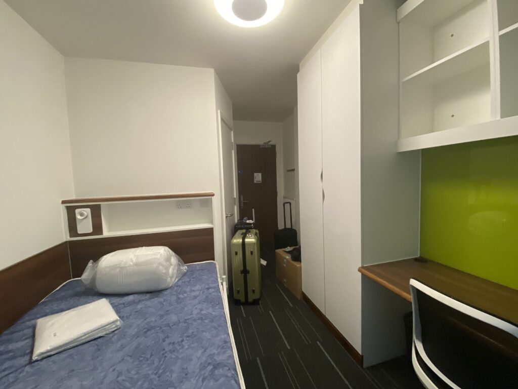 UCLのGarden Hallsという寮の部屋