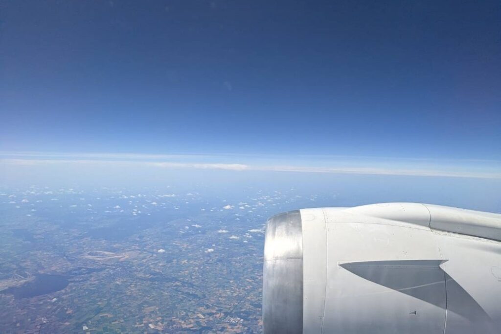 帰国するフライトの窓から見えた景色
