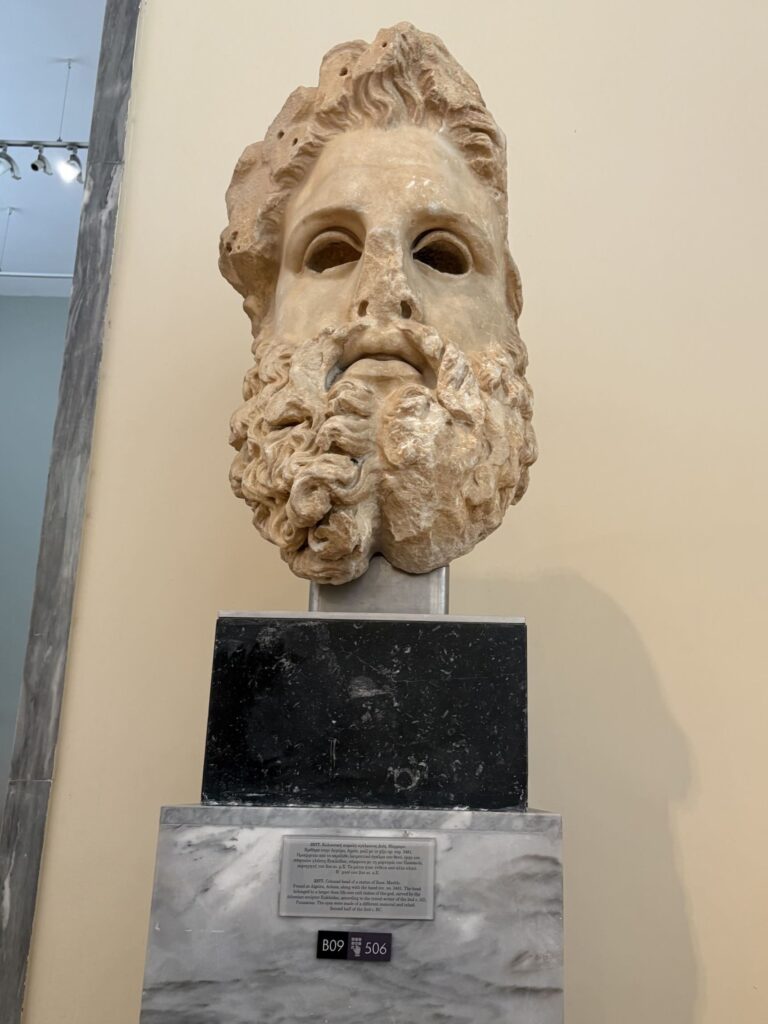 アテネ国立考古学博物館にあるゼウスの頭部像