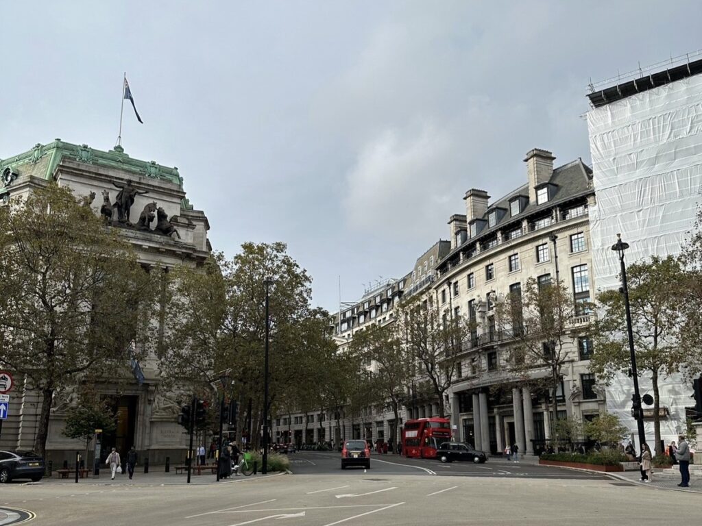 キングスカレッジロンドンの隣にあるCourtauld Galleryに向かう途中