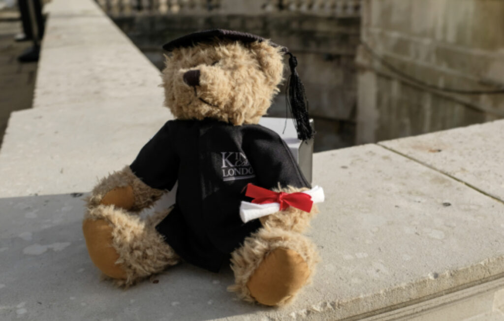 キングスカレッジロンドンのGraduation Bear